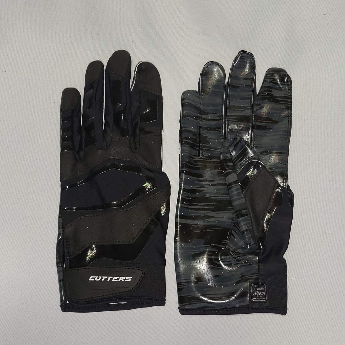 Cutters REV PRO 3 Black Football Gloves - Receiver