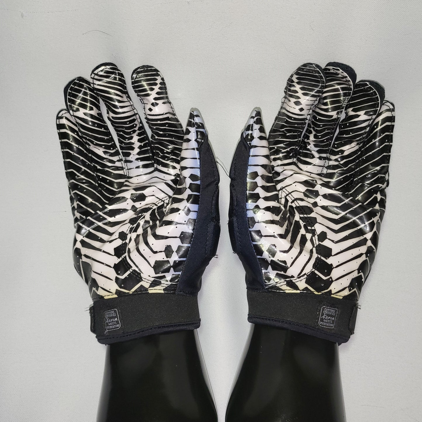 Cutters GAMER 3.0 Black Football Gloves - 2XL and 3XL Black/White Palm