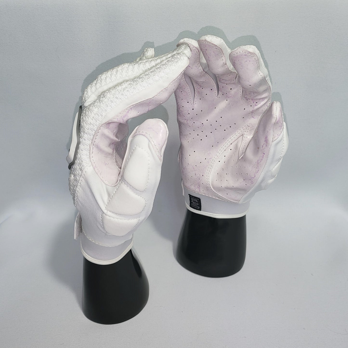 Cutters GAMER 3.0 White Football Gloves - L and XL Solid Pattern Palm