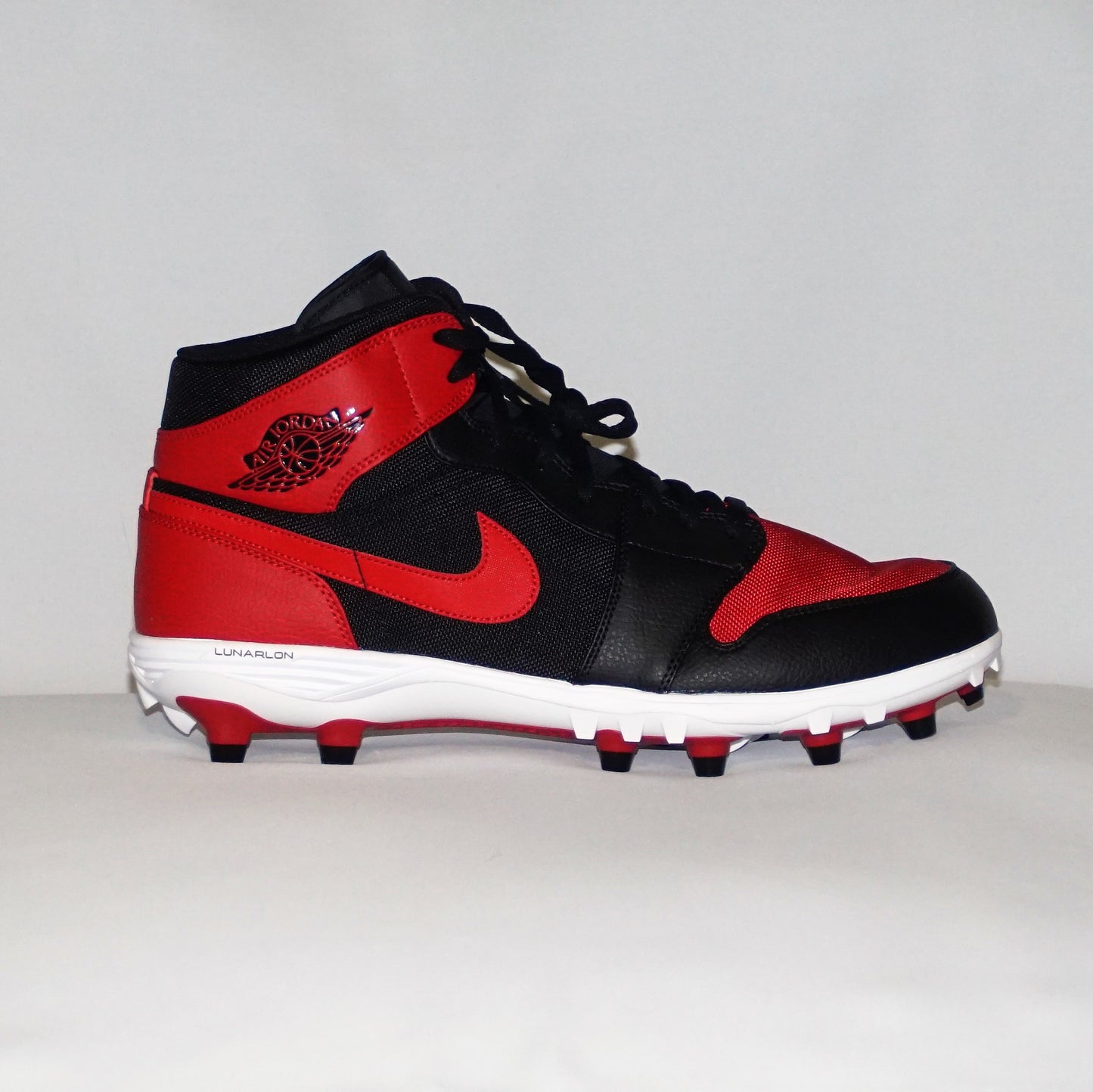 AIR JORDAN 1 MID Black/Red "Bred" Football Cleat - NEW in Box